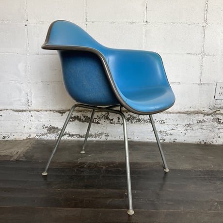 70s Eames armshell leather chair