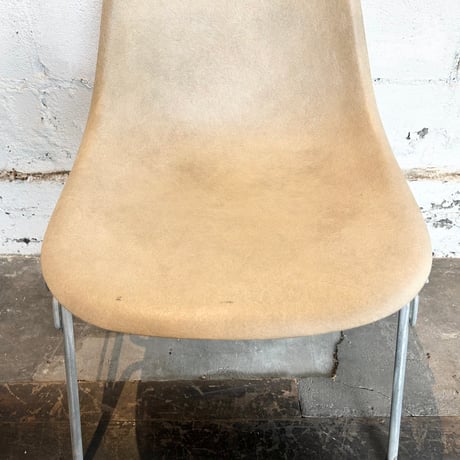 70s Eames shell chair