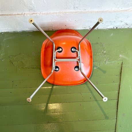70s Eames shell chair