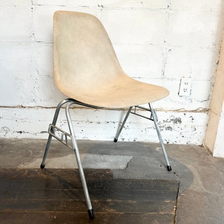 70s Eames shell chair