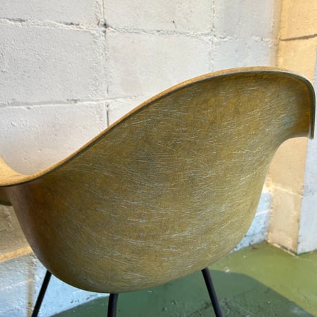 50s Eames arm shell chair