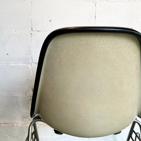 70s Eames shell chair