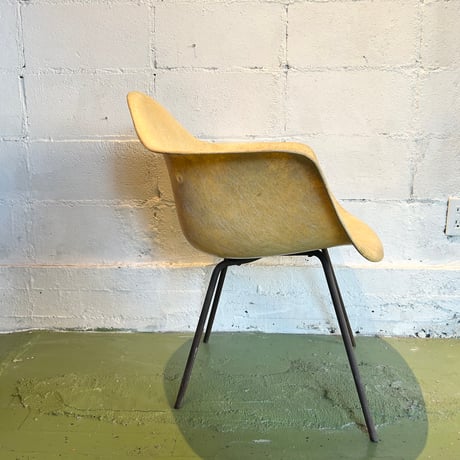 50s Eames arm shell chair