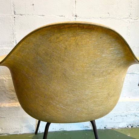 50s Eames arm shell chair