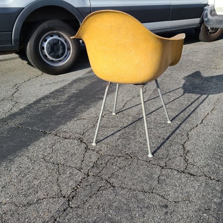 60s Eames   Ochre dark      arm shell chair