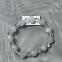虹色に光るお月さま見つけたよ🌙🌈