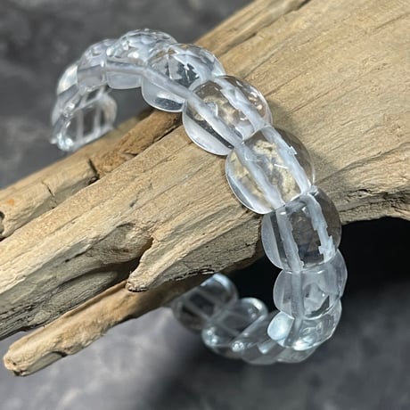 カット水晶のキラキラバングル