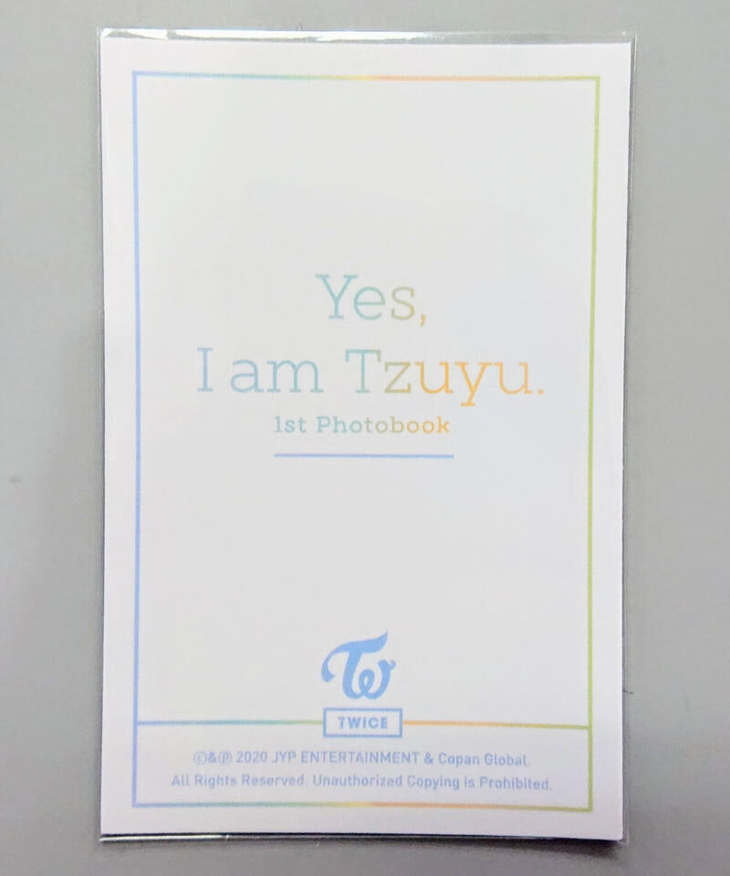 TWICE ツウィ ソロ写真集 Yes, I am Tzuyu: 1ST PHOTOBOOK