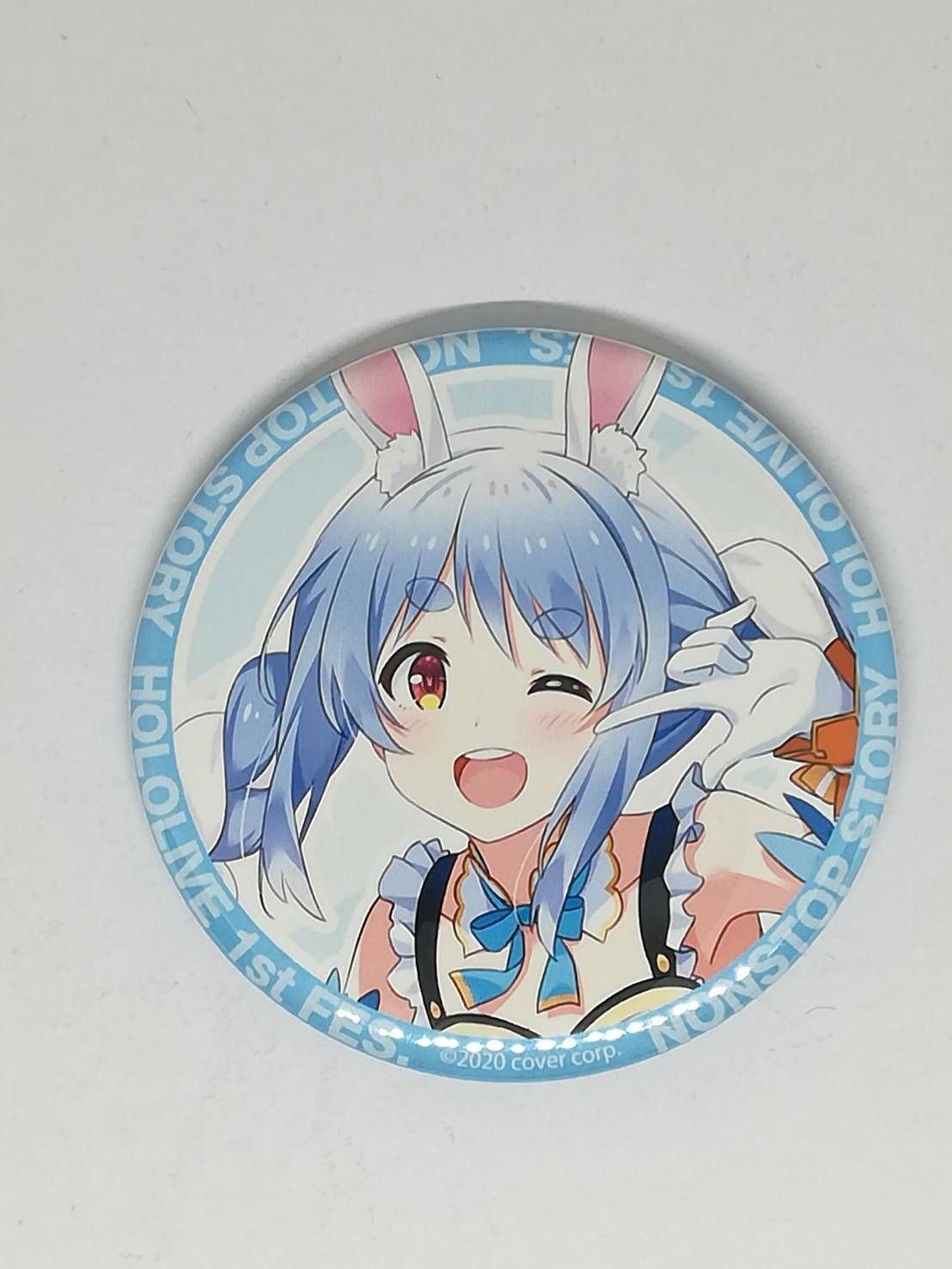 ホロカ 推しホロメンカップ 兎田ぺこら　缶バッジ ホロライブ・兎田ぺこら、星街すいせいたちのブライト衣装