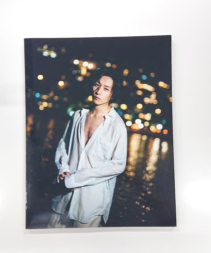 イタミ有】山崎晶吾 1st写真集 “emotional” サイン本 | K-BOOKS K
