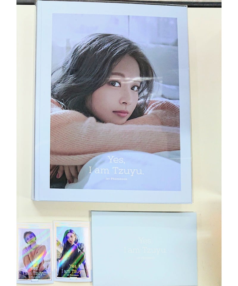 TWICE ツウィ ソロ写真集 『Yes, I am Tzuyu: 1ST PHOTOBOOK... TWICE ツウィ 1st photobook『Yes,I am Tzuyu.』