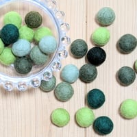 フェルトボール　グリーンミックス　（15ミリ）【25玉セット】