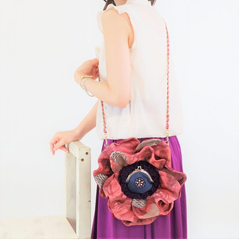 一閑張りバッグ 　鶴、花　華やか　赤　ピンク　緑　縮緬　ハンドメイド 一閑張りバッグ 鶴、花 華やか 赤 ピンク 緑 縮緬 ハンドメイド