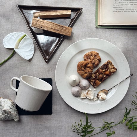 ROUND PLATE / Oatmeal
