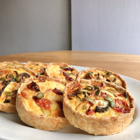 野菜のキッシュ４個セット ( 4種類 )　クール 〈冷凍〉便
