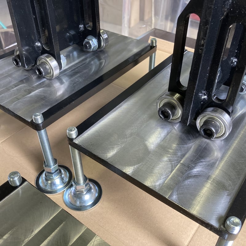 アライメント測定器具用定盤 4台セット ホイールアライメント/調整式/水平だし アライメント測定器具用定盤 4台セット ホイールアライメント