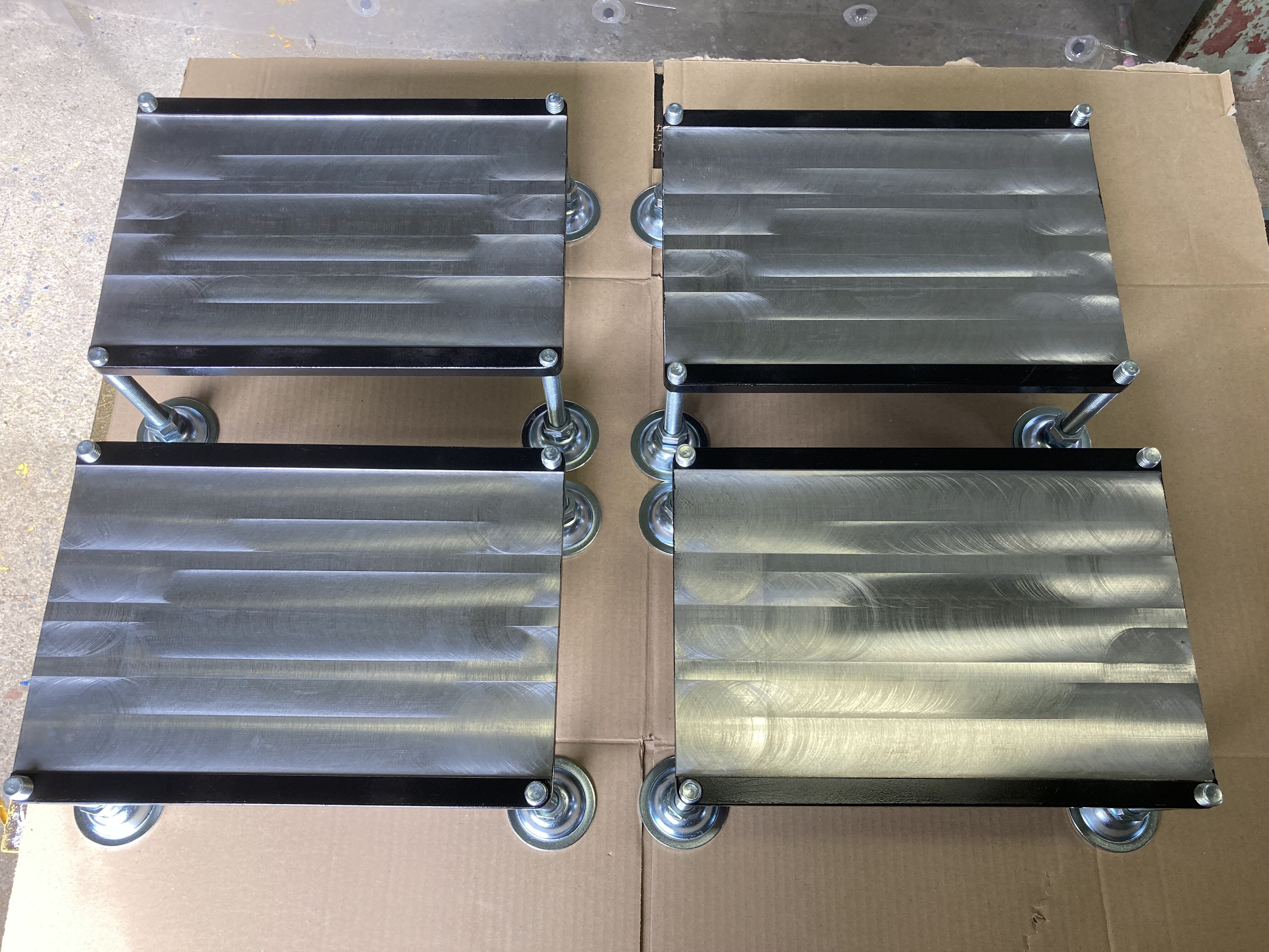 アライメント測定器具用定盤 4台セット ホイールアライメント/調整式/水平だし アライメント測定器具用定盤 4台セット ホイールアライメント/調整式