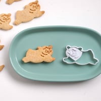 クッキー型　飛行犬パグ