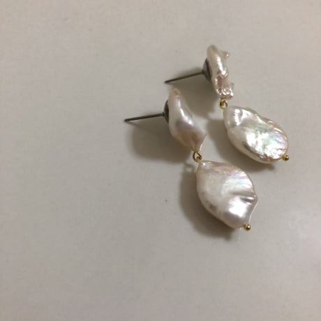バロックパール ピアス / チタン芯