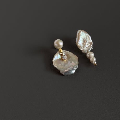 "MUSE" pearl pierce / earring