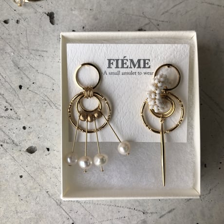 ［gold × water perl ］asymmetry earrings