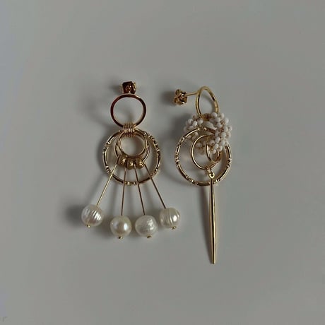 ［gold × water perl ］asymmetry earrings
