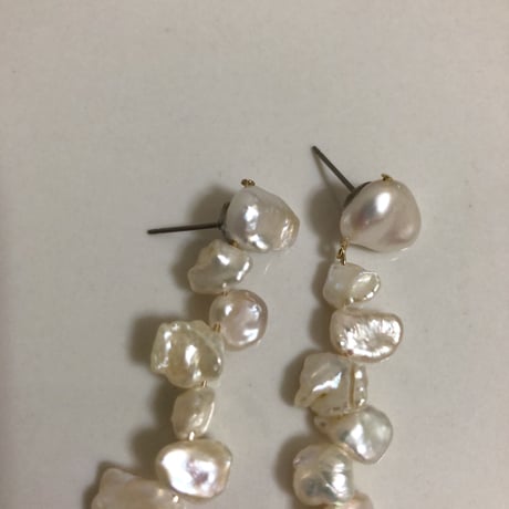 バロックパール アシンメトリーピアス / チタン芯