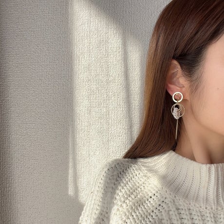 ［gold × water perl ］asymmetry earrings