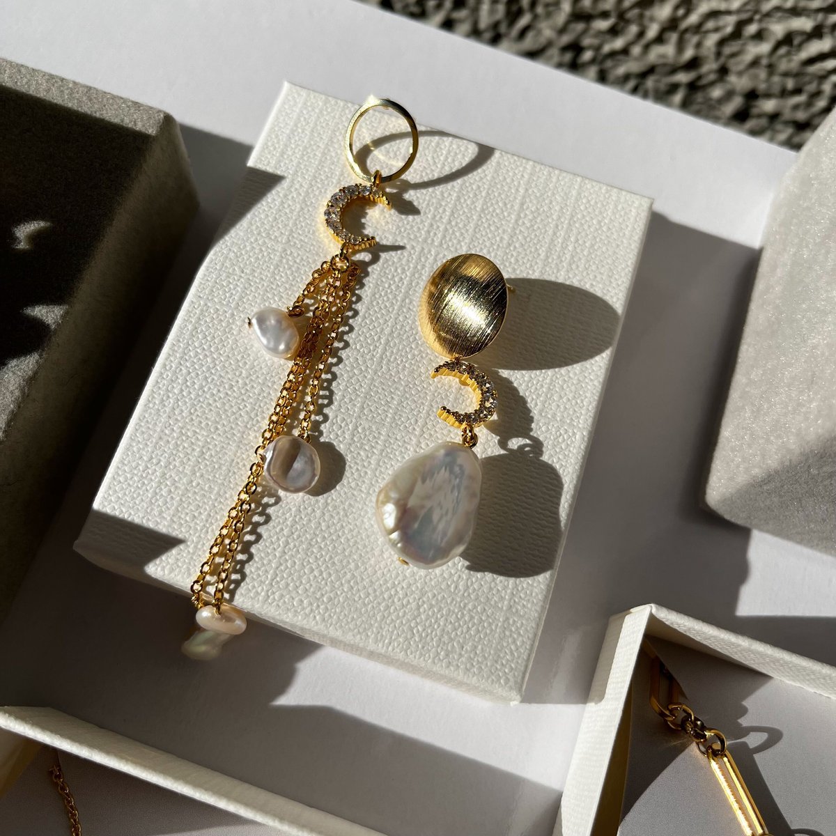 バロックパール アシンメトリーロングピアス | FIÉME