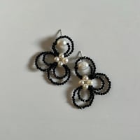 Flower motif  pierce / earring  ［black spinel］