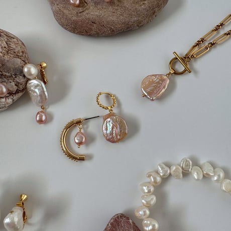 ［pink］ 天然石 アシンメトリーピアス