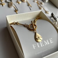 mantel necklace