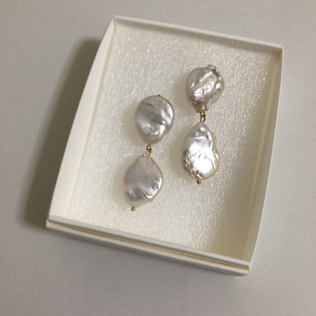 バロックパール ピアス / チタン芯