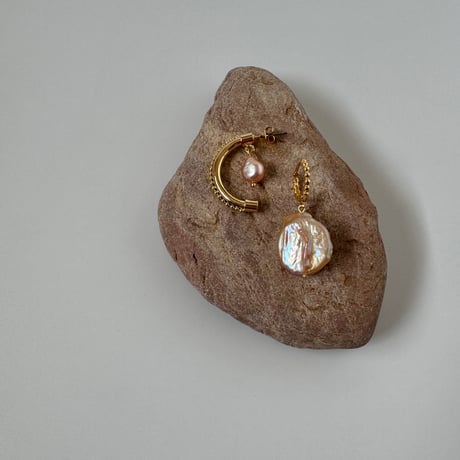 ［pink］ 天然石 アシンメトリーピアス