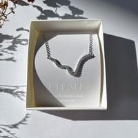 ［キュービックジルコニア］　ウェーブネックレス