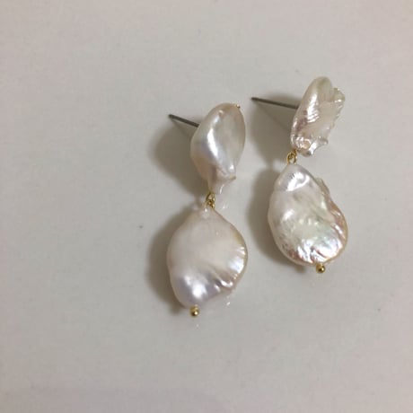 バロックパール ピアス / チタン芯