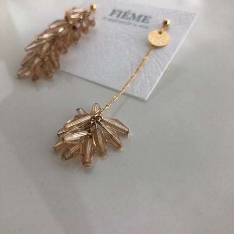 ガラスビーズ　アシンメトリーピアス