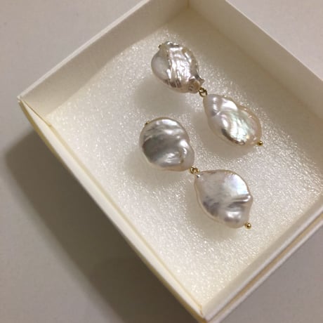 バロックパール ピアス / チタン芯