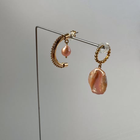 ［pink］ 天然石 アシンメトリーピアス