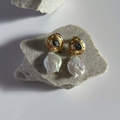 ［全2色］煌めくバロックパールピアス