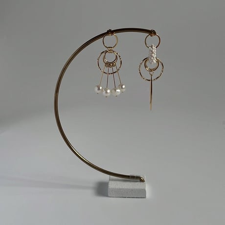 ［gold × water perl ］asymmetry earrings