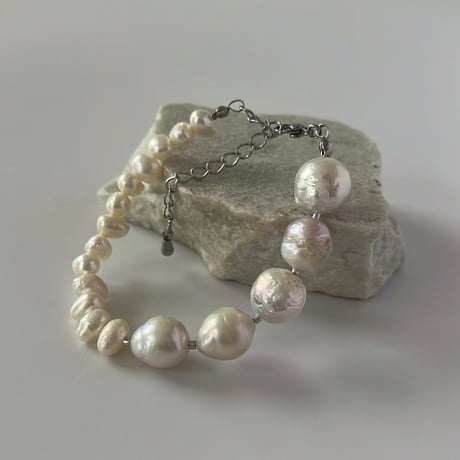 round perl  bracelet