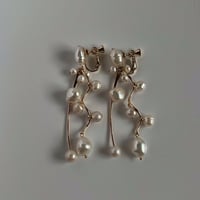 meandering  pearl pierce / earring