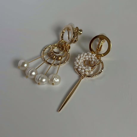 ［gold × water perl ］asymmetry earrings