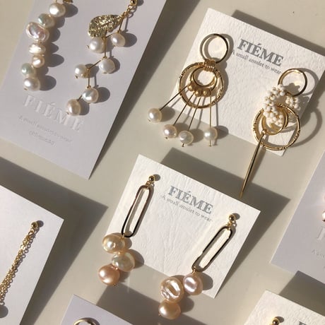 ［gold × water perl ］asymmetry earrings