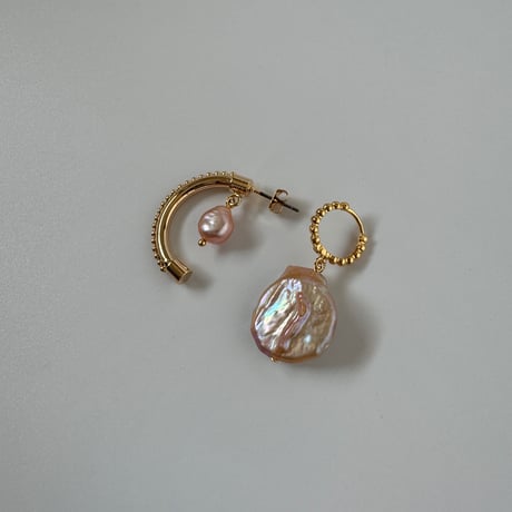 ［pink］ 天然石 アシンメトリーピアス