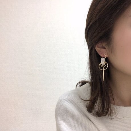 ［gold × water perl ］asymmetry earrings