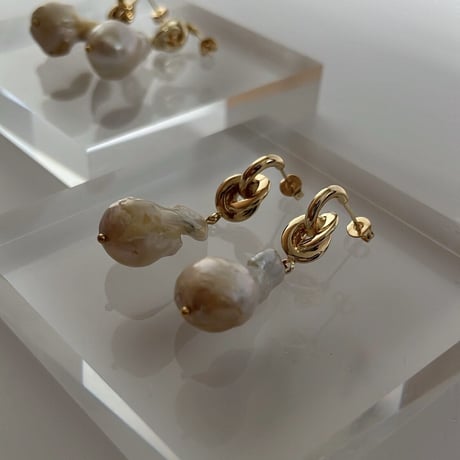 バロックパールピアス