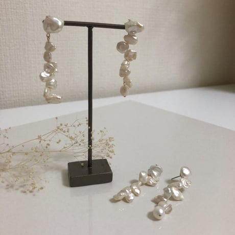 バロックパール アシンメトリーピアス / チタン芯