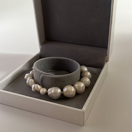round perl  bracelet